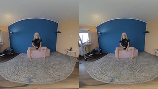 Latex Domina Lässt Dich Wichsen