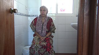 Kurdish Turkish MILF Sucks Her First Big Black Cock During Her Lunch Break