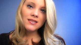 Pretty Hot Blonde Cam Babe Masturbate Solo on Cam