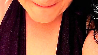 Taking a Pussy Bath Making a Squirting Path