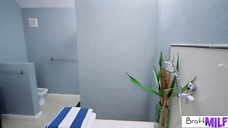 Stepmother and i get messy in a tub made for 2 - s8:e4