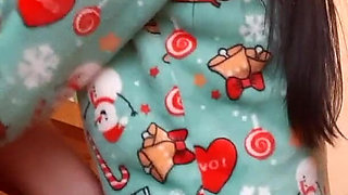 My Girlfriend and I Are Mutually Masturbating in the Kitchen While Our Housekeeper Is Preparing Breakfast