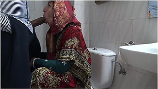 A Horny Turkish Muslim Wife Meets With A Black Immigrant In Public Toilet 5 Min