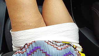 Horny MILF in Heels Spreads Her Legs and Seduces the Taxi Driver on the Way to the Office
