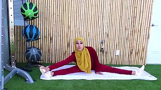 Hijab Hookup - Cute Arab Babe Leaves Her Trainer To Stretch Her And Work On Her Orgasms