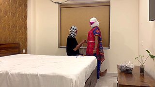 Desi Bengali Bhabhi fucked at her besharam tailor's room in doggy and missionary style