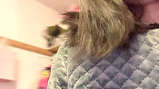 Pissing Small Pussy Hairy in the Moring