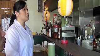 H080g06 I Visited the Signboard Wife of a Chinese Restaurant with an Interview