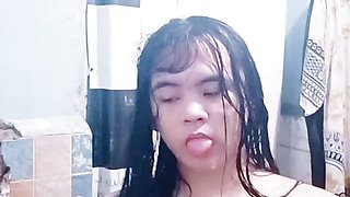 Filipina Babe Plays While on Secret Video Call