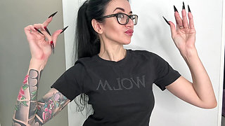 Finger Snapping and Sucking, Hot Black Color Long Nails, Sharp Claws