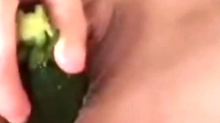 MILF Making Creampie with Her Greedy Pussy in Close-up Using a Zucchini Big Clitoris
