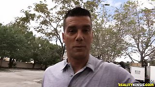 Short-haired cougar pornstar heart-stopping xxx video