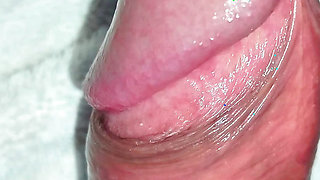 Hot handjob, close up of the cum splashed and lost in the absence of a mouth