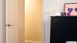 Sister-in-law Helps On The Virgin Prom Female - Luna Daniels, Kristen Scott