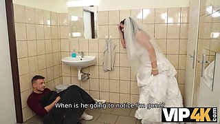 Sofia Lee, the chubby Czech bride, fucks random guy while locked in bathroom