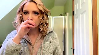 Big boobs milf masturbates with her dildo