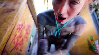 Tattooed hottie Anuskatzz has fun in the RV