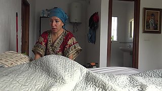 Cleaning Cheats with Black Tourist in Hotel in Istanbul