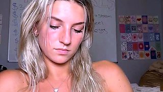 Amateur Webcam Cute Teen Plays Solo with Big Dildo