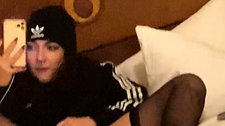 Amateur czech teen in her first toy induced orgasm