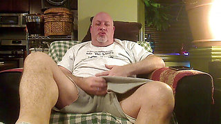 BEAR JERKS AND SHOOTSSss!  Hot cum everywhere!