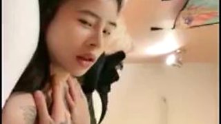 A premium AV orgasm continues to be slim and tattooed with a tattooed beauty in white stockings and a big dick fucked her pussy, and finally cums in her mouth and drips onto her breasts again