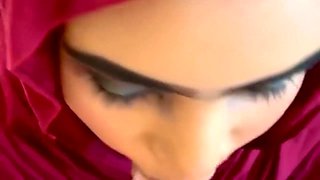 Arab Slut Seeks Out For Hotel Hookups