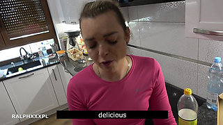 Hot Wife Sucked Pizza Delivery Guy to Get His Sauce on Pizza