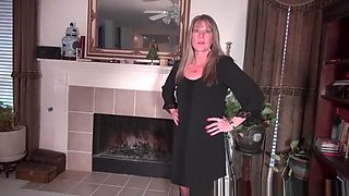 American milf Lucky strips off and plays
