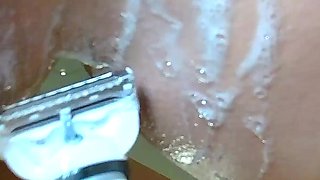 MILF Shaves Pussy Before Threesome. Squirting. Pissing. Ep 20811