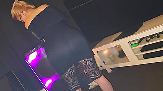 I dance and show my ass