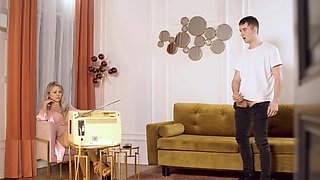 Dude puts his cock in a mature European pussy for fun