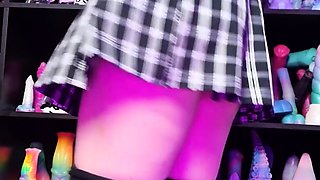 blonde teen pregnant girl has her pussy masturbated