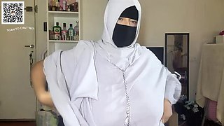 Bubblesincollege American Teen in Hijab Fucks with Huge Natural Tits and Makes You Cum