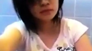 Amateur Asian Girl in Glasses Masturbating