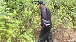 Motoboy Entrou No Mato Pra Mijar Mas Acabou Sendo Macetado Por Dois Negros Dotados E Enlouqueceu. ( Previa)