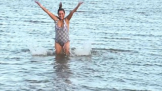 Curvy Young MILF Skinny Dipping in October
