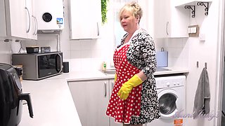 POV : Kitchen Blowjob & Sex with Your Housewife Chantelle