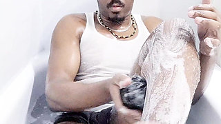 I wash my body in the bath (2) (2025)