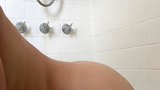 Come Take a Dip in This Squiiirttt Bath with Me!