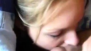 Geiler Blowjob von suesser Teen-Freundin im Webcam-Video