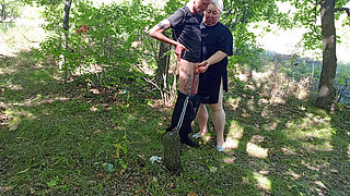 neighbor gives a public blowjob in the park