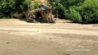 Naked Russian Girl Flashes Her Ass on Public Beach - Amateur Exhibitionism