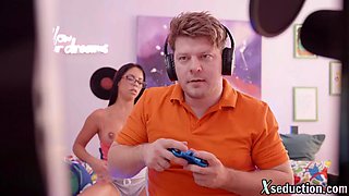 Horny latina babe pussydrilled by gamer