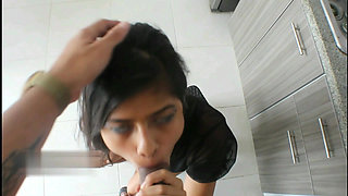 Horny milf is too slutty to suck cock - Porn in Spanish