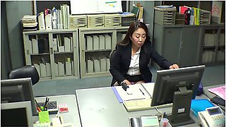 016hez-749 An Obscene Office Sex With A Married Woman Ol Who Is Working Overtime And A Two -person Person!!dont Tell Everyone, Only Two People Today ... -the Sweet Sigh Of A Mature Woman Leaked In A Popular Office