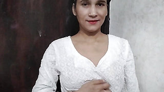 School girl ko kapde badalte dekh liya