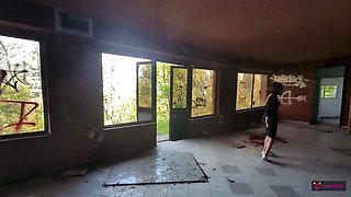 Hot Italian MILF Gets Fucked by Stranger in Public - Risky Outdoor Sex