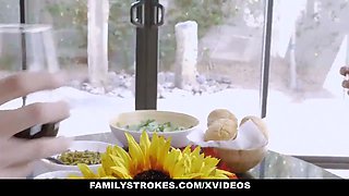 Familystrokes - stepdaddy gets oral on thanksgiving (Brooklyn Chase) (Rosalyn Sphinx)