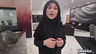 Crystal Rush to judge a hijab story - Nookies